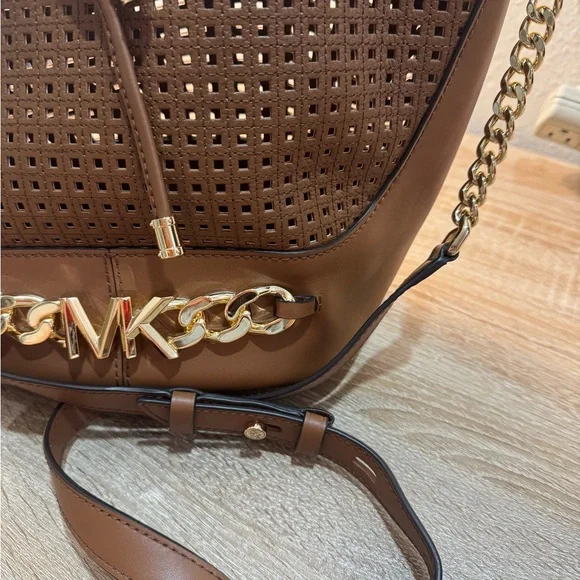 MICHAEL KORS Devon Medium Perforated Leather Bucket Bag Brown - Picture 3 of 10
